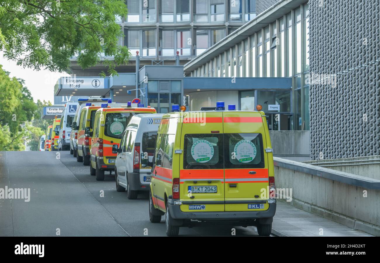 Krankenwagen, Notaufnahme, Erste Hilfe, Krankenhaus ´Benjamin Franklin`, Hindenburgdamm, Steglitz, Berlin, Deutschland Stock Photo